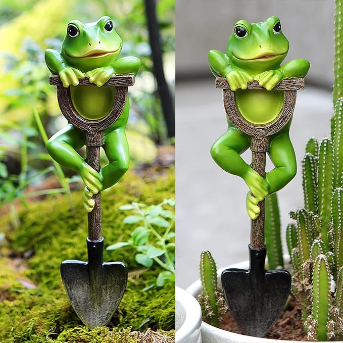 Frog Figurine Garden Statue Outdoor Decoration Frog with Shovel Plant Decor Landscape Resin Sculpture Gift Art Accessories Animal Ornament for Yard Lawn Patio Outside Backyard Home Pots