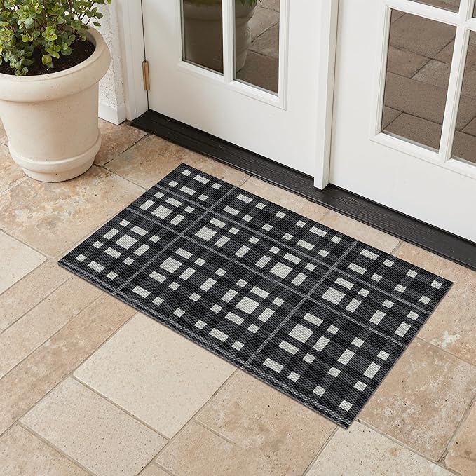 GENIMO Christmas Door Mat 18X30 Inch Buffalo Plaid Christmas Decor Rug Outdoor Geometric Checked Rugs, Washable Carpet for Front Porch, Kitchen, Farmhouse, Entryway Low Pile Doormat Black and White