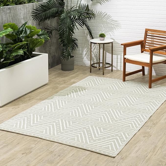Fab Habitat Chevron Outdoor Rug - Waterproof, Fade Resistant, Crease-Free - Premium Recycled Plastic - Striped - Porch, Deck, Balcony, Mudroom, Laundry Room, Patio - Patan - Beige - 3 x 5 ft