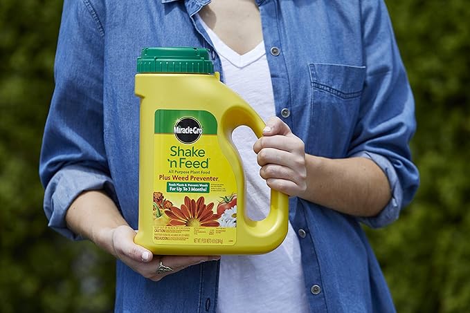 Miracle-Gro Shake 'N Feed All Purpose Plant Food Plus Weed Preventer1, Prevents Crabgrass, Common Chickweed and Common Purslane in Gardens, 4.5 lb.