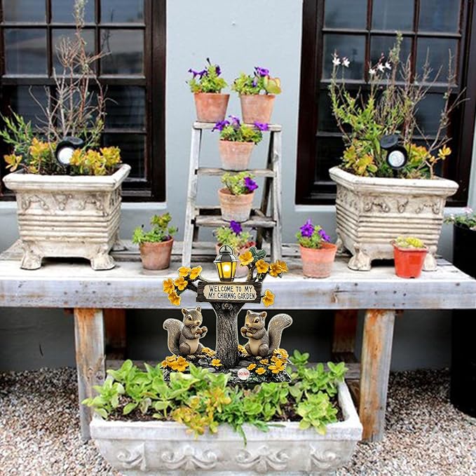 Cute Squirrels Garden Stake Decor, 2D Flat Stained Acrylic Animal Sign, Small Animal Ornament Indoor Outdoor Yard Lawn Pot Plant Decorative Accessories