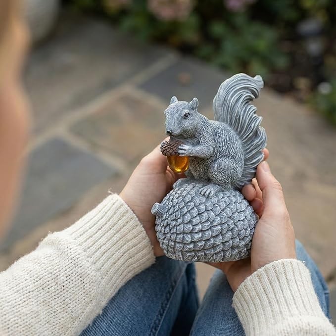 Solar Garden Statue – Hand-Painted Resin Squirrel on Pinecone with Glowing LED Acorn – Charming Yard, Patio & Balcony Decor – Gift for Mom, Grandma & Garden Lovers