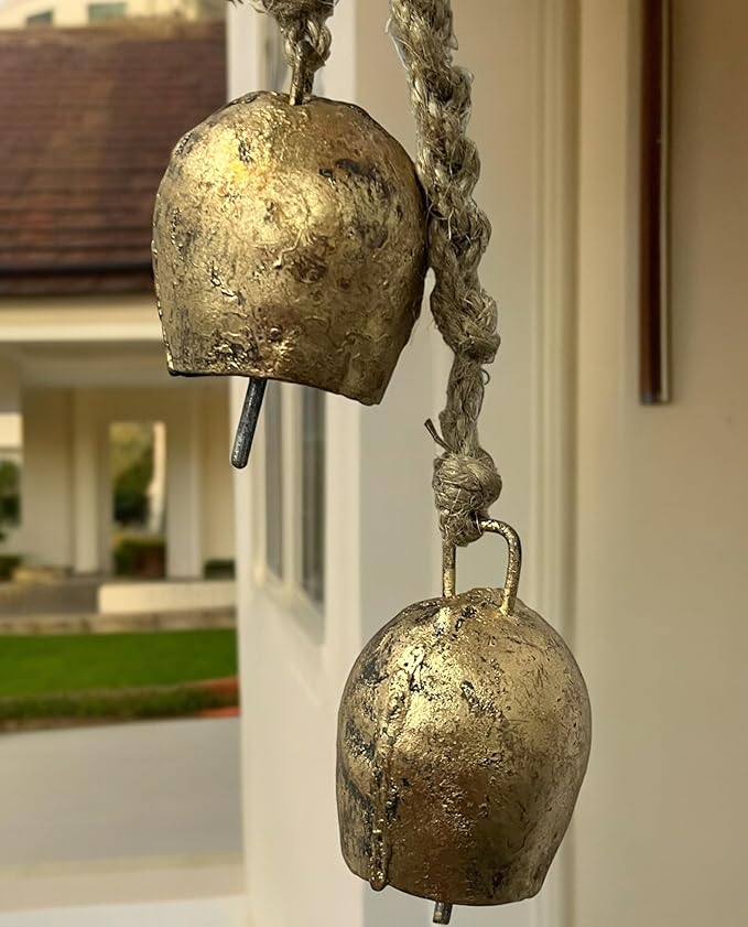 Mango Gifts Rustic Iron 4 Vintage Shabby Chic Metal Barn Bells Decorative Windchime with Rope Relaxing Tranquil Wind Chimes, Country Style, Bohemian Theme Decor 45 cm Height