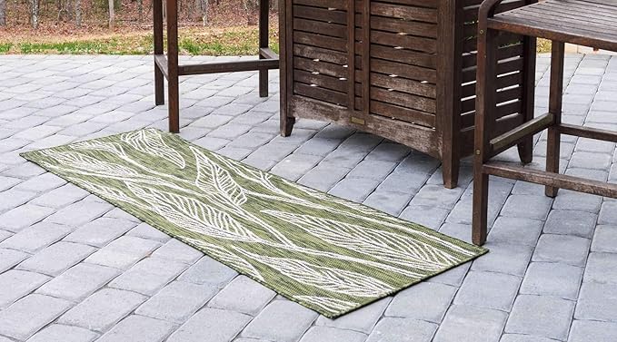 Unique Loom Outdoor Botanical Collection Area Rug - Leaf (2' x 6' 1" Runner, Green/ Ivory)
