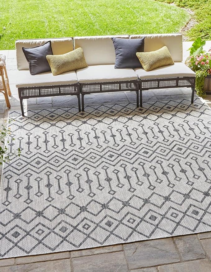 Unique Loom Outdoor Trellis Collection Area Rug - Tribal Trellis (10' 8" Square, Gray/ Black)