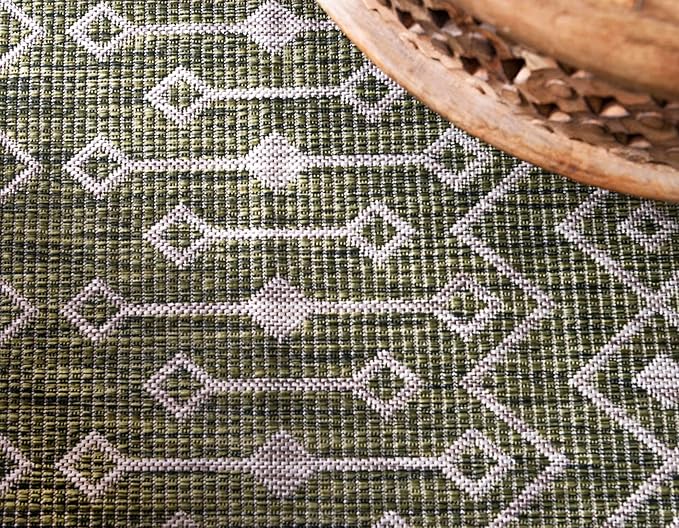 Unique Loom Outdoor Trellis Collection Area Rug - Tribal Trellis (7' 10" x 11' 4" Rectangle, Green/ Natural)
