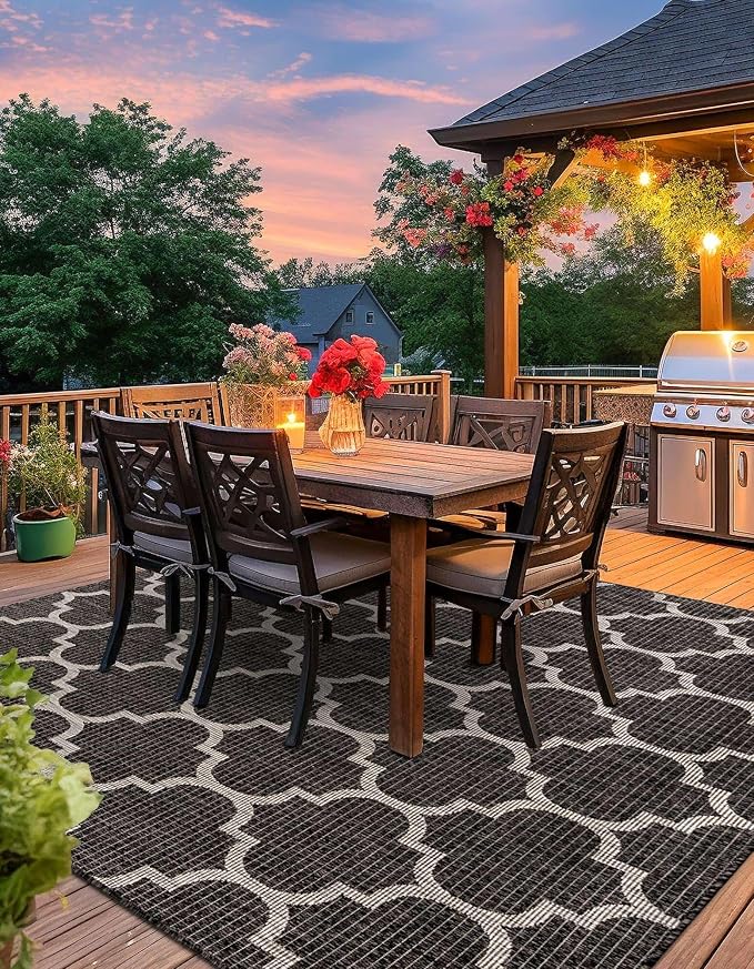 Unique Loom Outdoor Trellis Collection Area Rug (6' 1" Square Black/Ivory)