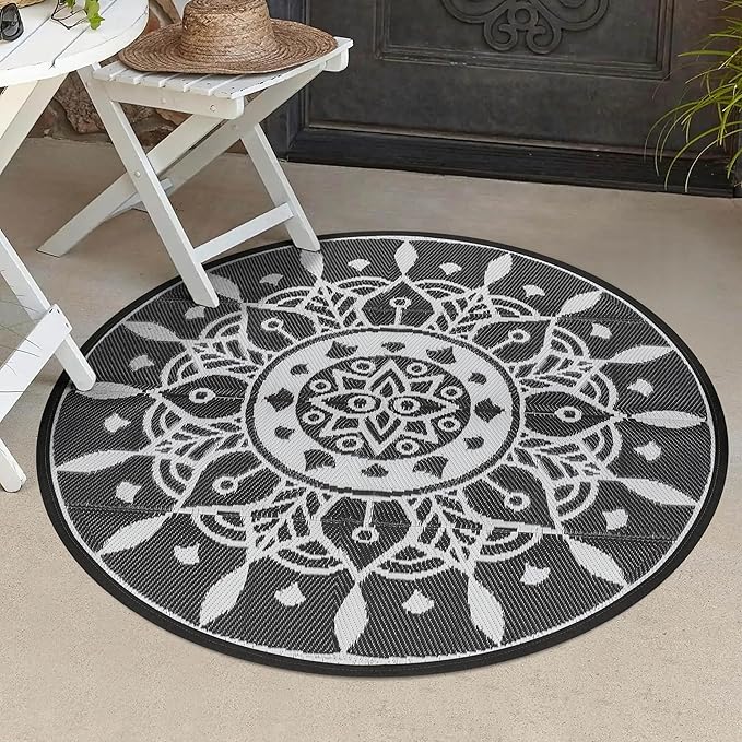 NUU GARDEN 5'x5' Round Outdoor Rug, Reversible Plastic Straw Mat for Patio, RV, Camping, Deck, Porch, Balcony, Picnic, or Beach, White and Black