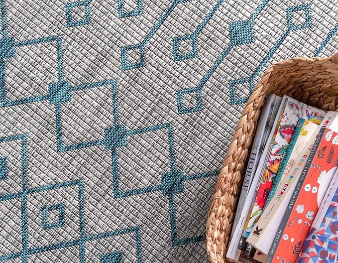Unique Loom Outdoor Trellis Collection Area Rug - Tribal Trellis (5' 1" x 8' Rectangle, Light Blue/ Ivory)
