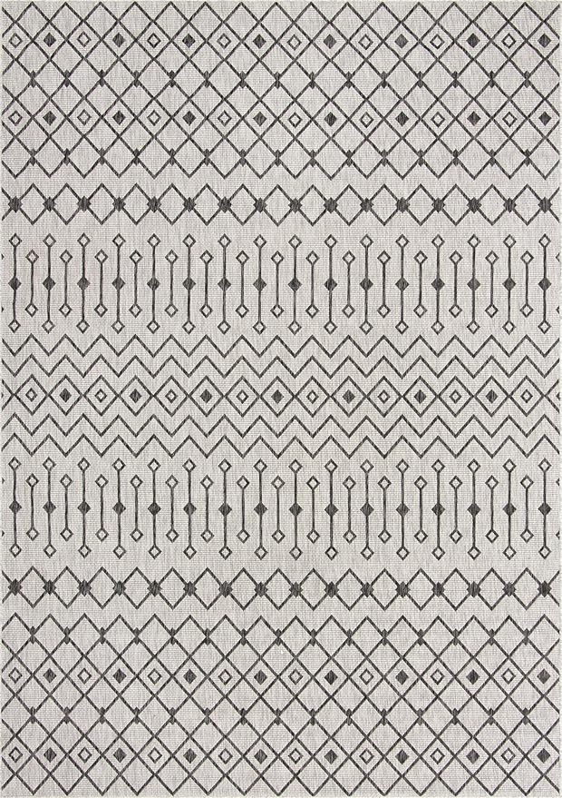 Unique Loom Outdoor Trellis Collection Area Rug - Tribal Trellis (10' x 14' 1" Rectangle, Gray/ Black)