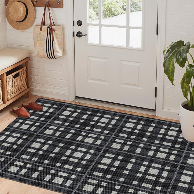 GENIMO Door Mat 28X44 Inch Buffalo Plaid Christmas Decor Rug Outdoor Geometric Checked Rugs, Washable Carpet for Front Porch, Kitchen, Farmhouse, Entryway Low Pile Doormat Black and White
