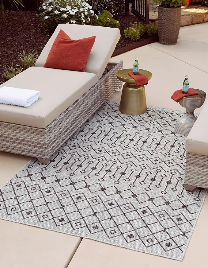 Unique Loom Outdoor Trellis Collection Area Rug - Tribal Trellis (3' 3" x 5' 3" Rectangle, Gray/ Black)