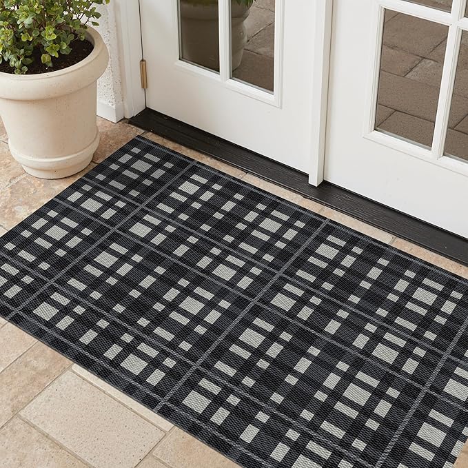 GENIMO Door Mat 28X44 Inch Buffalo Plaid Christmas Decor Rug Outdoor Geometric Checked Rugs, Washable Carpet for Front Porch, Kitchen, Farmhouse, Entryway Low Pile Doormat Black and White