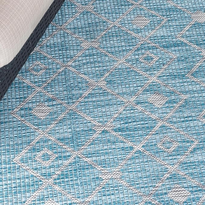 Unique Loom Outdoor Trellis Collection Area Rug - Tribal Trellis (5' 3" Octagon, Aqua/ Ivory)