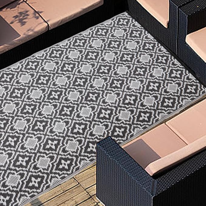Outdoor Rug Waterproof 4x6 Porch Rug,Outdoor Mat 4x6 Small Balcony Mat,Reversible Plastic Straw Rug, Outdoor Rug for Camping Black and White Outdoor Rugs for Patio, Deck, RV, Camping, Beach, Backyard