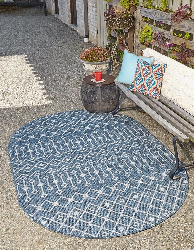 Unique Loom Outdoor Trellis Collection Area Rug - Tribal Trellis (5' 1" x 8' Oval, Blue/ Ivory)