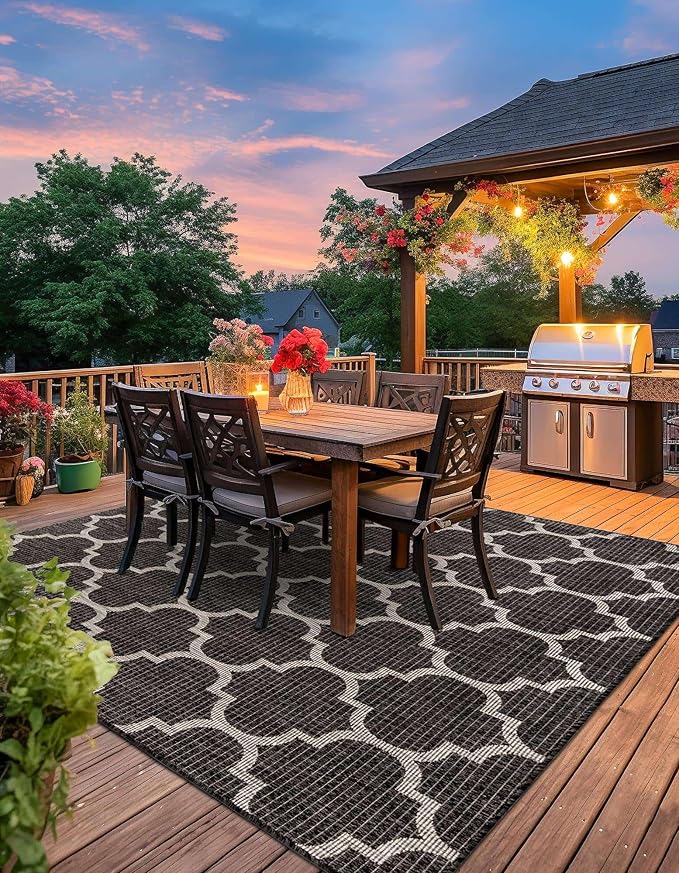 Unique Loom Outdoor Trellis Collection Area Rug (6' 1" Square Black/Ivory)