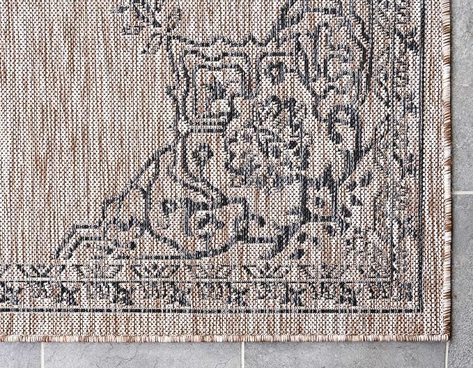 Unique Loom Outdoor Traditional Collection Area Rug - Antique (6' 1" x 9' Rectangle, Beige/ Black)