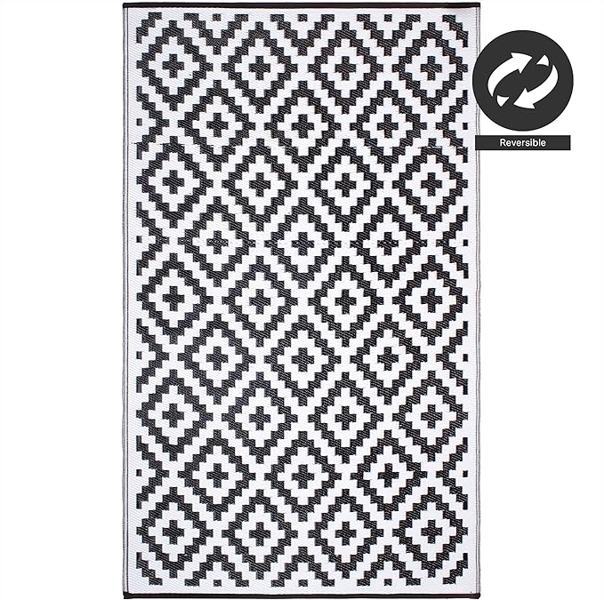 FH Home Outdoor Rug - Waterproof, Fade Resistant, Reversible - Premium Recycled Plastic - Geometric - Patio, Porch, Deck, Balcony - Aztec - Black & White Crease Free - 5 x 8 ft