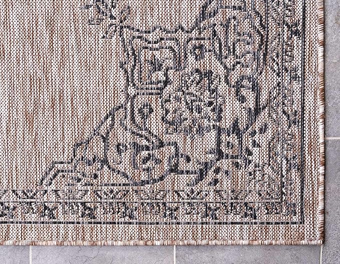 Unique Loom Outdoor Traditional Collection Area Rug - Antique (5' 1" x 8' Rectangle, Beige/ Black)