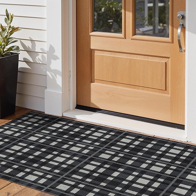 GENIMO Door Mat 28X44 Inch Buffalo Plaid Christmas Decor Rug Outdoor Geometric Checked Rugs, Washable Carpet for Front Porch, Kitchen, Farmhouse, Entryway Low Pile Doormat Black and White