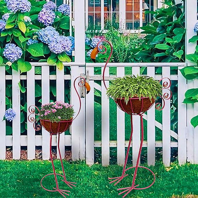 Pink Flamingo Planters,Metal Flamingo Plant Pots Decorations with Fiber Basket,Outdoor Indoor Standing Bird Planters Lawn Garden Décor Art for Lawn,Yard,Patio,Balcony Ornament（Set of 2）