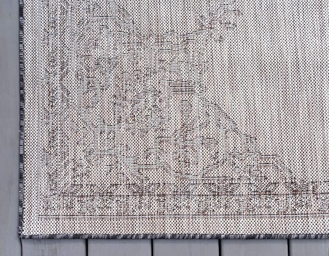 Unique Loom Outdoor Traditional Collection Area Rug - Antique (5' 3" x 8' Rectangle, Charcoal Gray/ Natural)