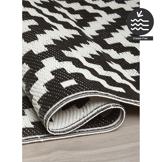 FH Home Outdoor Rug - Waterproof, Fade Resistant, Reversible - Premium Recycled Plastic - Geometric - Patio, Porch, Deck, Balcony - Aztec - Black & White Crease Free - 5 x 8 ft