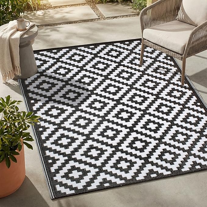 FH Home Outdoor Rug - Waterproof, Fade Resistant, Reversible - Premium Recycled Plastic - Geometric - Porch, Deck, Balcony, Mudroom, Laundry Room, Patio - Aztec - Black & White Crease Free - 3 x 5 ft