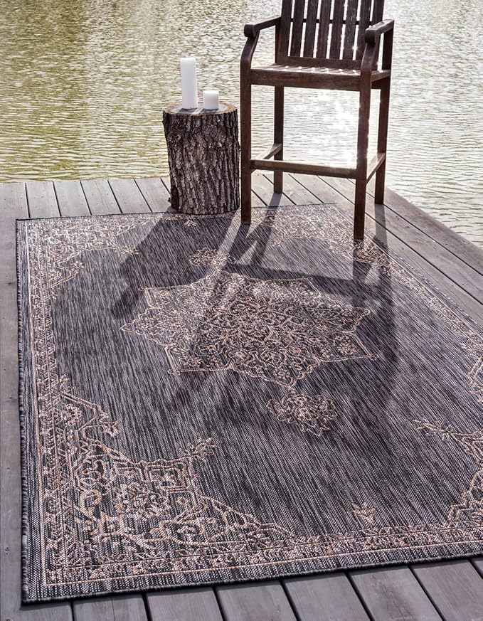 Unique Loom Outdoor Traditional Collection Area Rug - Antique (4' 1" x 6' 1" Rectangle, Charcoal Gray/ Natural)