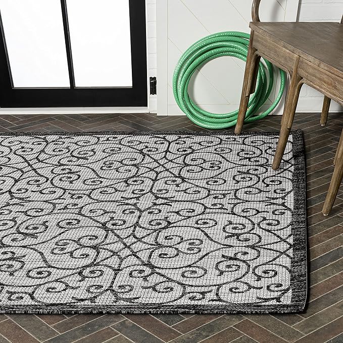 JONATHAN Y Vintage Filigree Indoor Outdoor Area Rug 4X6 Light Gray/Black, Madrid Textured Weave for Backyard, Patio, Porch, Easy-Cleaning, High Traffic, Pet-Friendly, Non-Shedding (SMB107E-4)